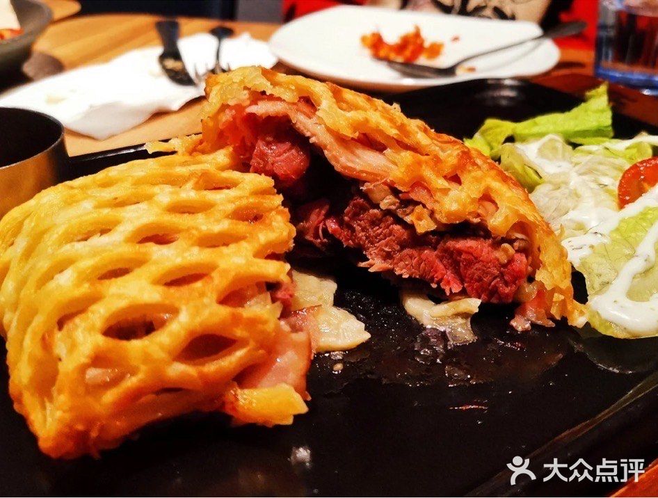 外皮跟传统惠灵顿还是有一点区别的