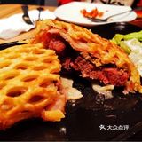 外皮跟传统惠灵顿还是有一点区别的