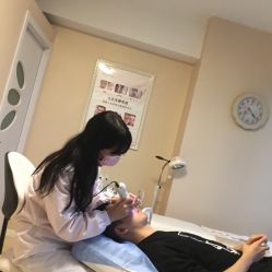-爱莎扁平疣·汗管瘤·斑痣中心
