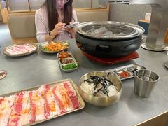 -围炉肉舍•炭烤活鳗•丹东海鲜烤肉(步行街店)