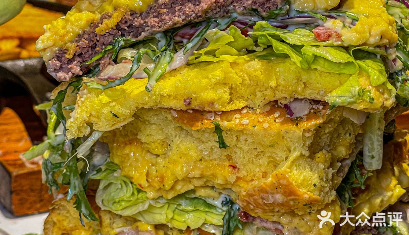 比我脸还大的大汉堡🍔 呃～好撑哦