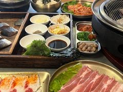 -围炉肉舍•炭烤活鳗•丹东海鲜烤肉(步行街店)