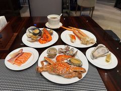 -广州万富希尔顿酒店·感趣自助餐厅·金秋蟹宴生蚝海鲜刺身