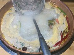 -洱火云南酸菜牛肉火锅(石景山当代商城店)