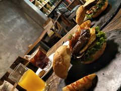 -HIGH FIVE哈福手工汉堡(桂林路店)