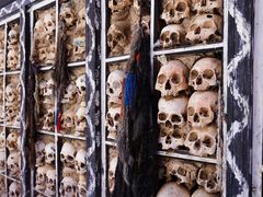 -比如骷髅墙景区