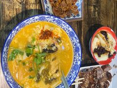 -爆炸头阿姨小四川正宗川味小吃(无任何分店)