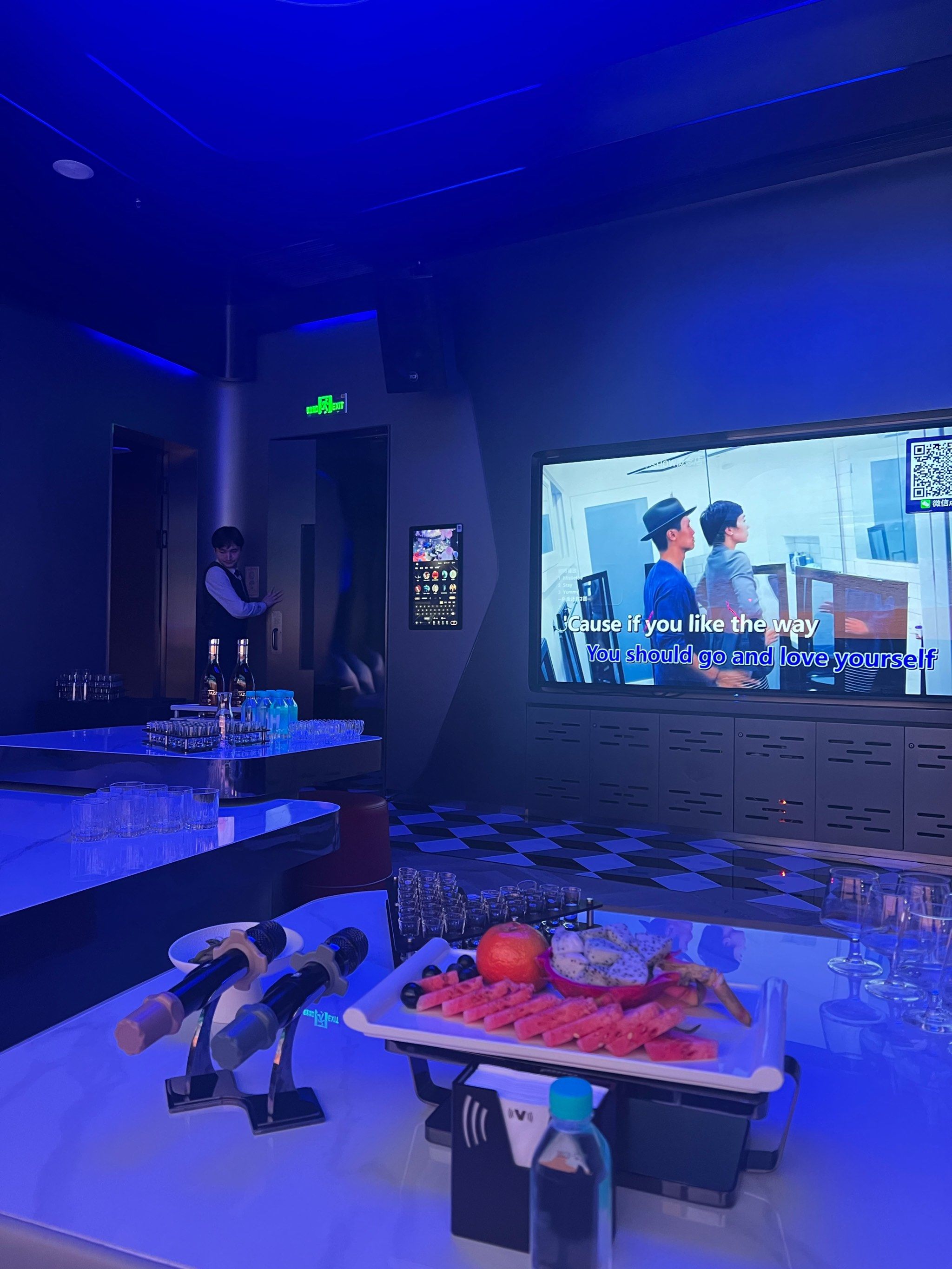 感觉好久没来vshow了,内卷的厉害了
重新翻修后包房越来越大了,一个