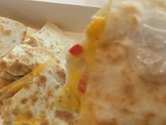 鸡肉凯撒迪亚芝士饼-遇见西木美式餐厅(体育路店)