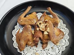 沙姜乳鸽-东江渔村·古典园林·30年粤菜老字号(太和店)