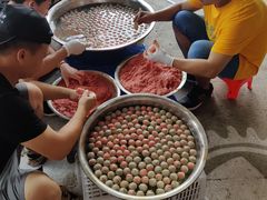 现打牛肉丸-三千坪超级火锅市场·土灶牛肉火锅