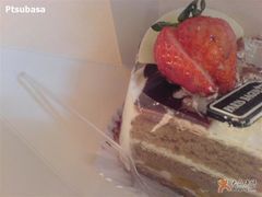 带回来毁容了的摩卡蛋糕。。。-巴黎贝甜(大宁国际商业广场店)