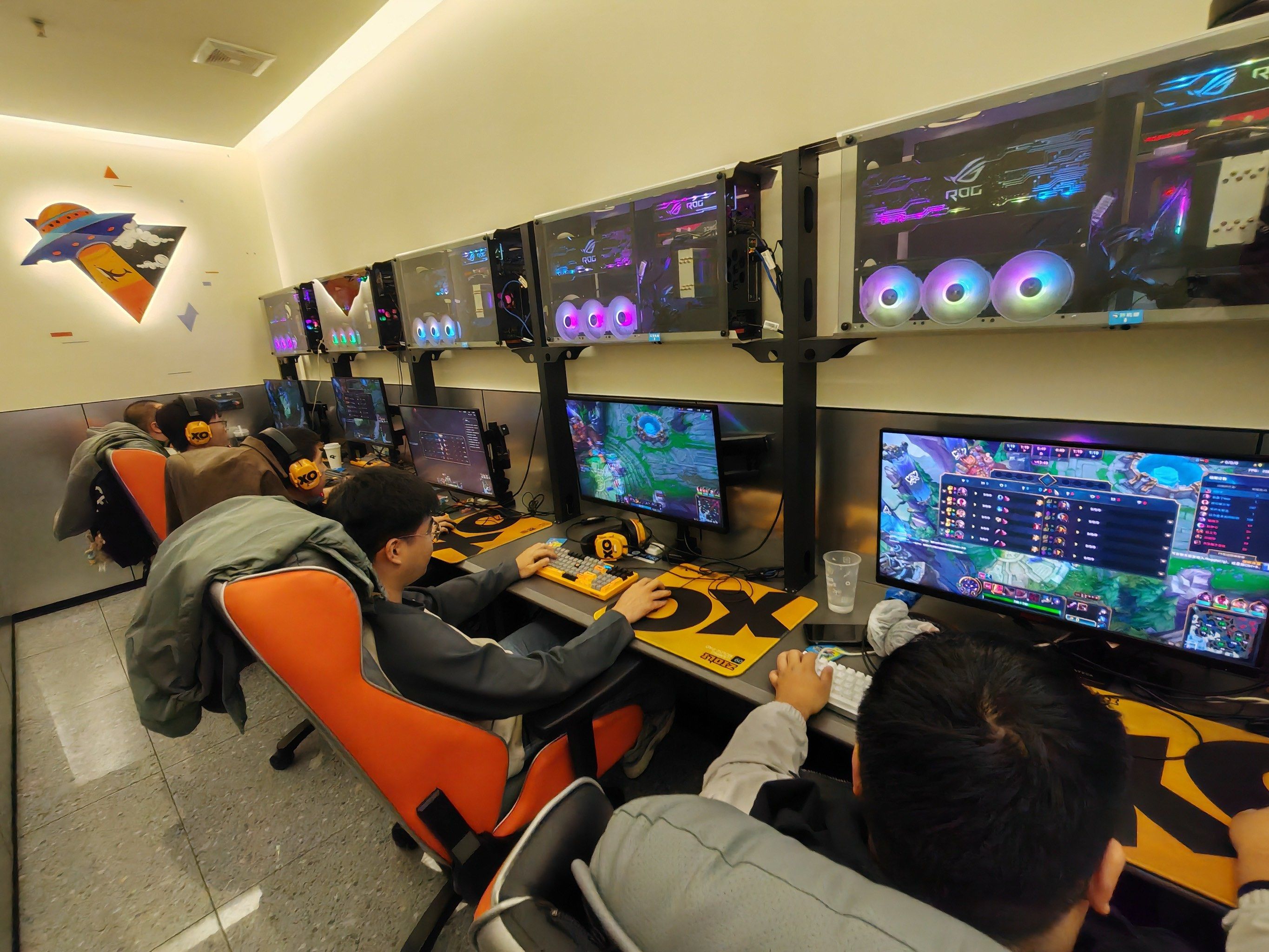 💻电竞网吧,超酷的游戏天地