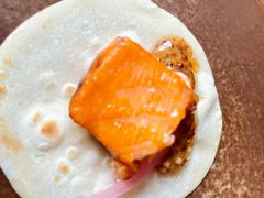 烟熏三文鱼配烤饺子皮和芥末籽酱-BOR Eatery(安福路店)