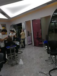 -变画·发型STUDIO