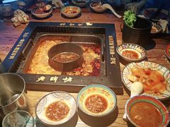 -老牌坊云南鱼豆花火锅(哈西万达店)