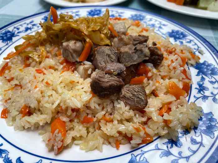 好长时间没去,一进门忽然感觉93了大巴扎,大厅异常嘈杂显得乱哄哄