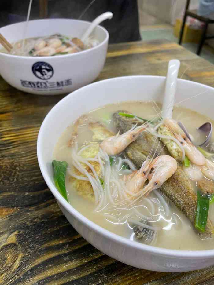 现在的店面大了不少,更敞亮了  「招牌三鲜粉干」 还是依旧那么好吃!