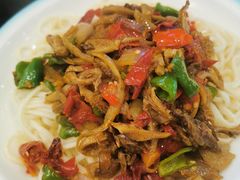 -白阿婆过油肉拌面·大盘鸡