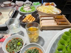 -尚尚仙·酸汤猪手·猪肚鸡火锅(华联万柳购物中心店)