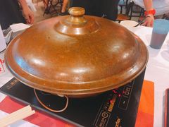 浓厚原只鸡煲花胶汤-鲜入围煮花胶鸡海鲜火锅