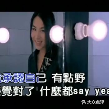 顺子的直发和萧亚轩的双马尾造型相互映衬、十分吸睛