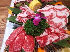 黑牛六拼-明洞阿姨·韩式酱蟹烤肉·创意料理(三元桥店)