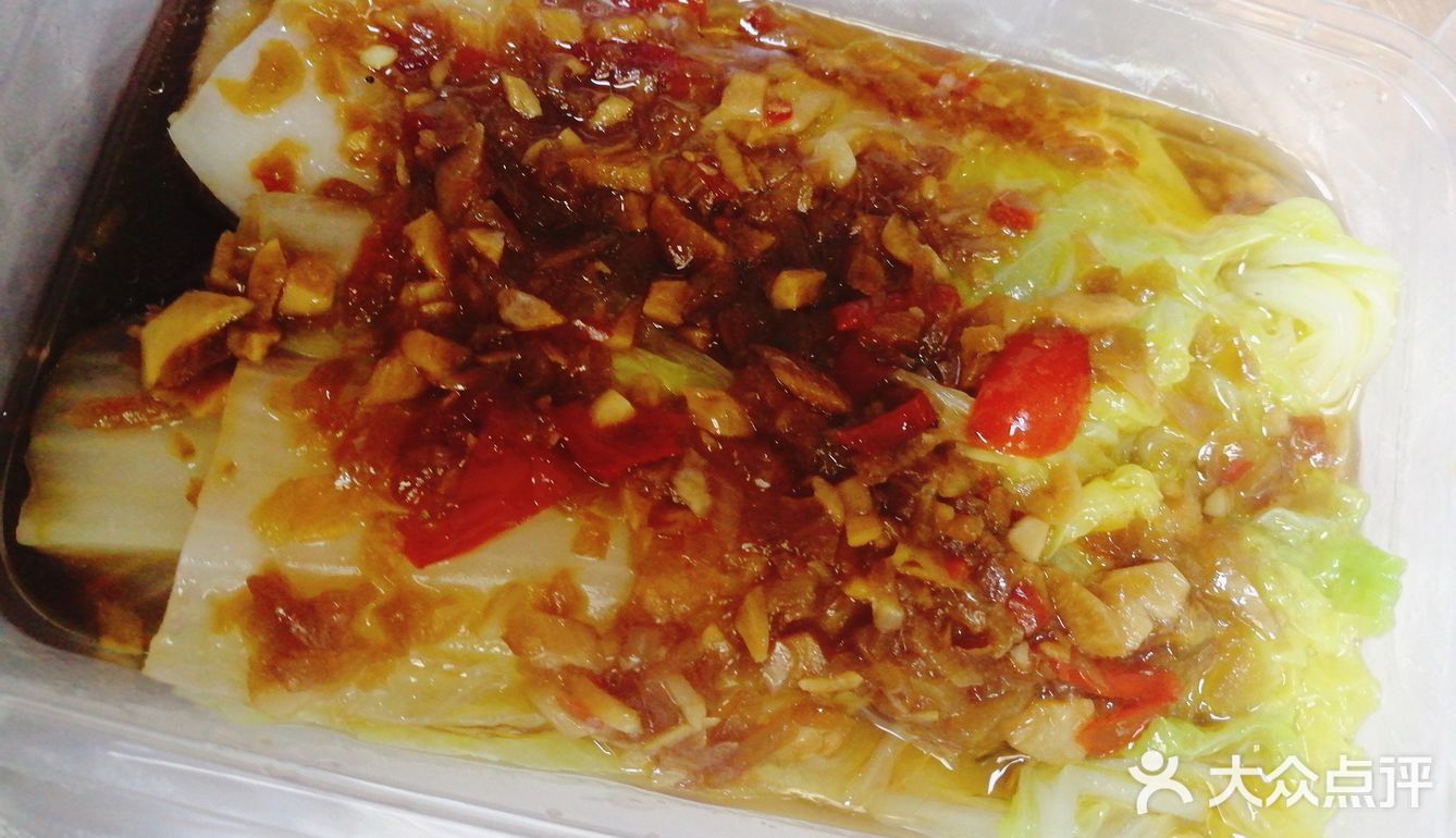 今天下好大的雨呀，正好经过光头卤店，就进来他们家用餐