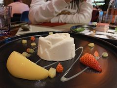 自制焦糖坚果冰糕-YUE·6·西式融合餐厅(外滩六号店)