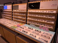 -LOOK眼镜·蔡司依视路配镜(宝山万达店)
