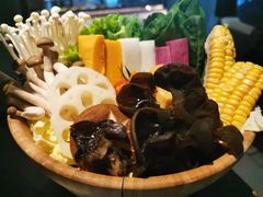 -湊湊火锅·茶憩(新中关购物中心店)