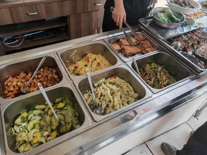 在附近搜到这个把子肉看到拍的照片很有食欲结果一到店上有点小失望