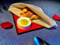 餐前面包-弦月窗LUNETTE BY AMANDA(复兴路店)