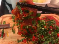 绝代双椒小嫩牛-热火朝天鲜切牛肉火锅(南强街巷店)