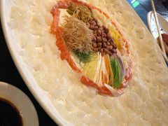 三文鱼鱼生捞起-猪肉婆私房菜(容桂总店)