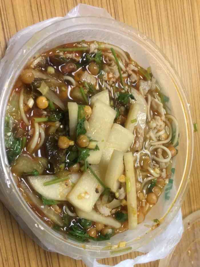 叼嘴巴儿重庆粉面(梅林店)-"味道真的还不错呢!「豌豆杂酱面」「红烧.