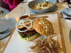 牛肉汉堡-The Sunny Side Cafe Station 1