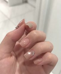 -赢韵美甲美睫瑞士净斑中心