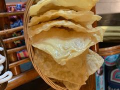 -老牌坊云南鱼豆花火锅(爱建店)