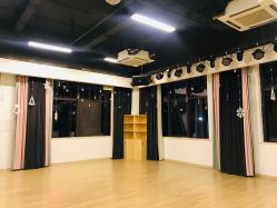 -静待花开瑜伽尊巴会馆