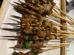 -山野的朋友露营炭火烤肉