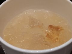 桃胶银耳雪梨汤-皇冠假日酒店-御皇轩中餐厅