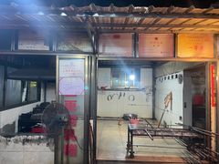 烤猪室-黄记四更烤乳猪店