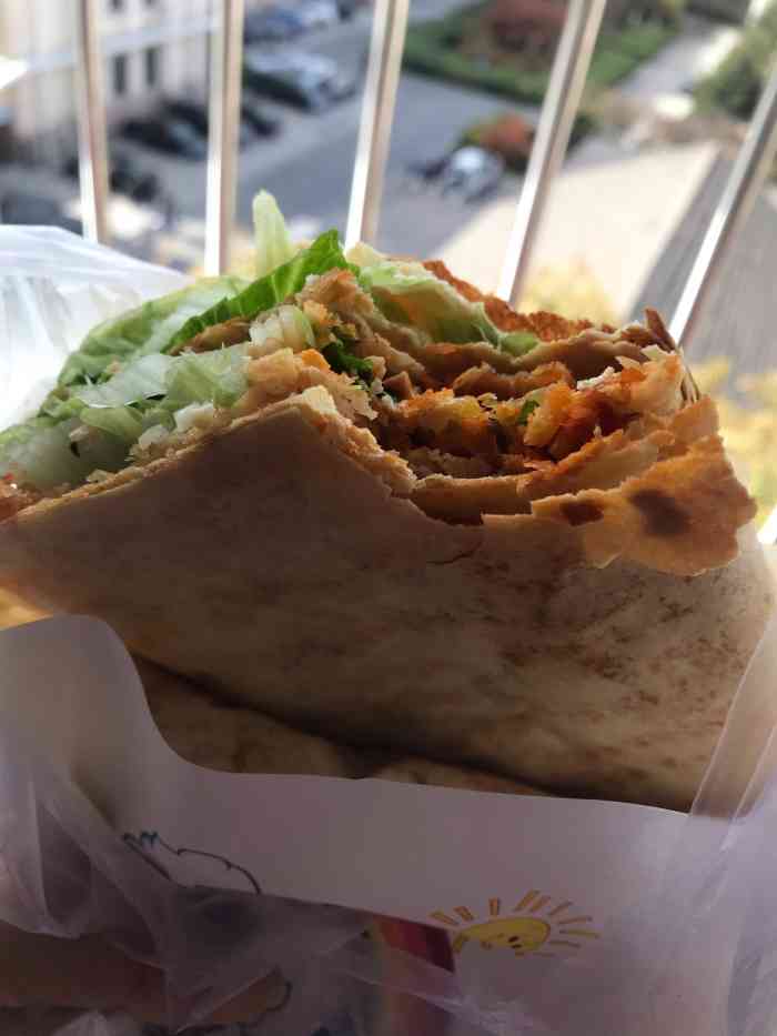 石磨煎饼(鼓楼店)-"今天来逛新民菜市场,看到一家石磨煎饼店前.