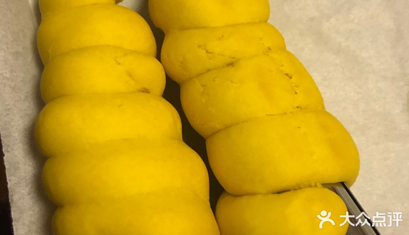 丹麦筒 准备材料：面粉 酵母（比例100:1）黄油