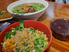 -爆炸头阿姨小四川正宗川味小吃(无任何分店)