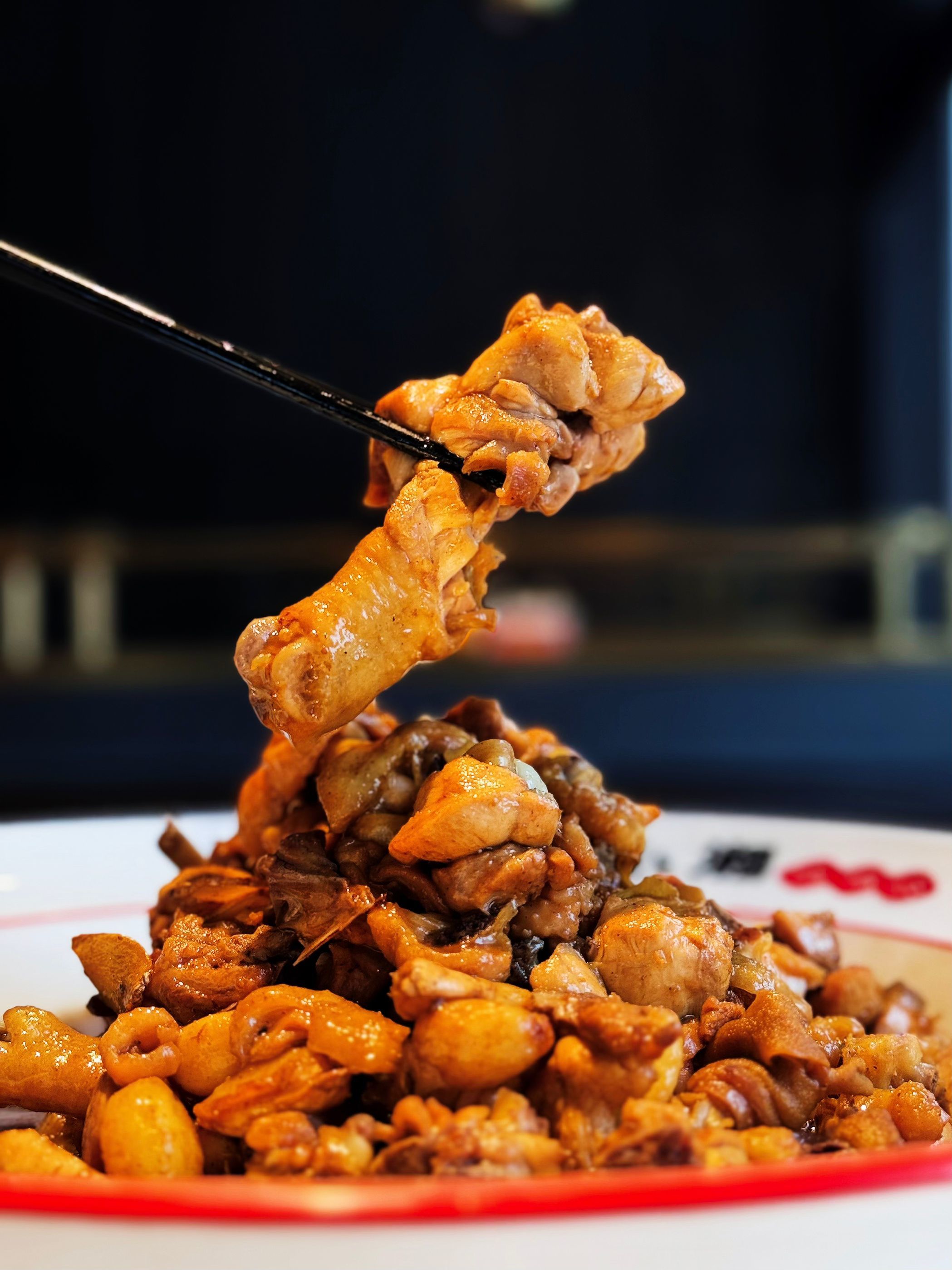 周末好时光🌞有好友相伴,这次来到一家别具一格的烧鸡公湖南特色菜