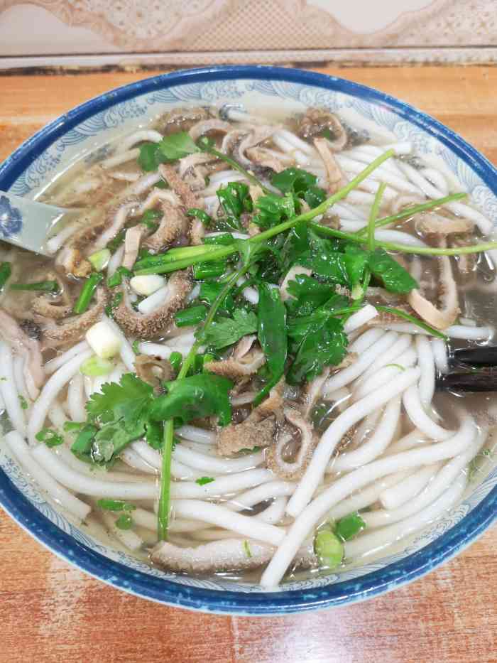 贵州金沙原汤羊肉粉(四公里店)-"五公里轻轨站一下来就看得到,每次都