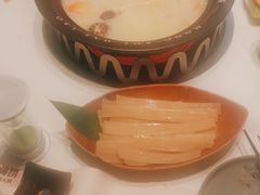 -洪氏嗨捞·广东猪肚鸡·椰子鸡火锅(西咸万象城店)