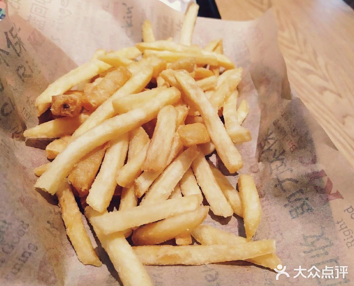 芝士香味浓郁，厚厚的鸡腿排饱腹感杠杠的